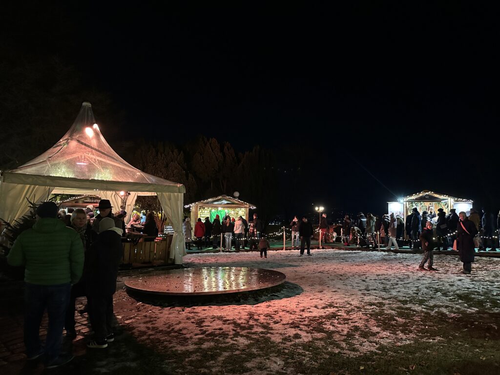 Adventmarkt am Schlossberg auf der Artsat Wiese