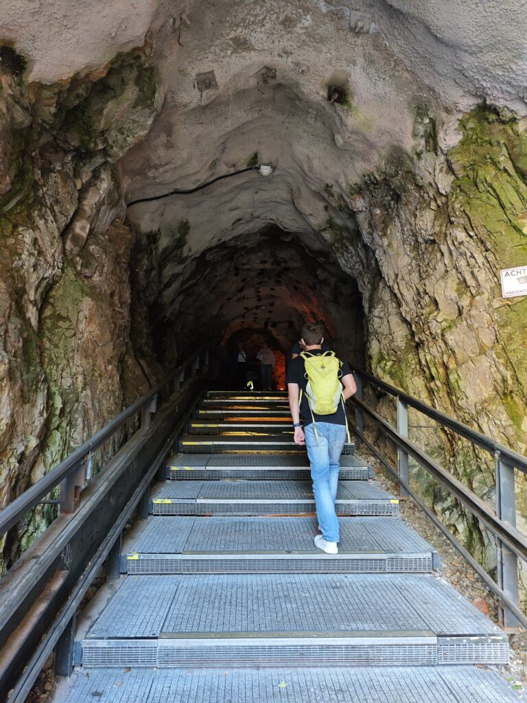 Einstieg in den Schlossbergtunnel