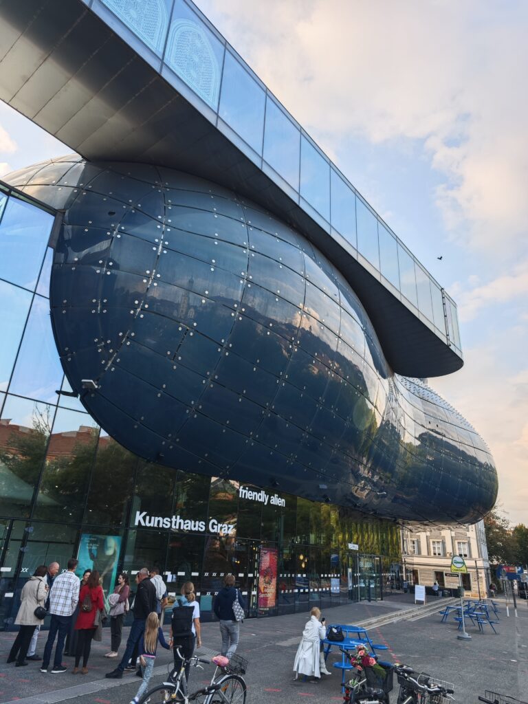 Der Eingang zum Kunsthaus Graz 