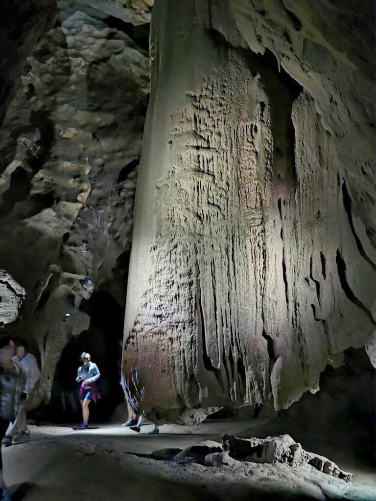 Die beeindruckende Lurgrotte