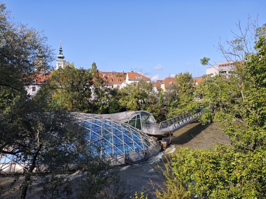 Eigentlich schwimmt die Murinsel nur