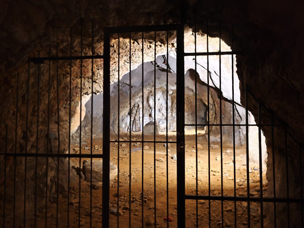 Vom Schlossbergtunnel gehen viele weitere Stollen ab