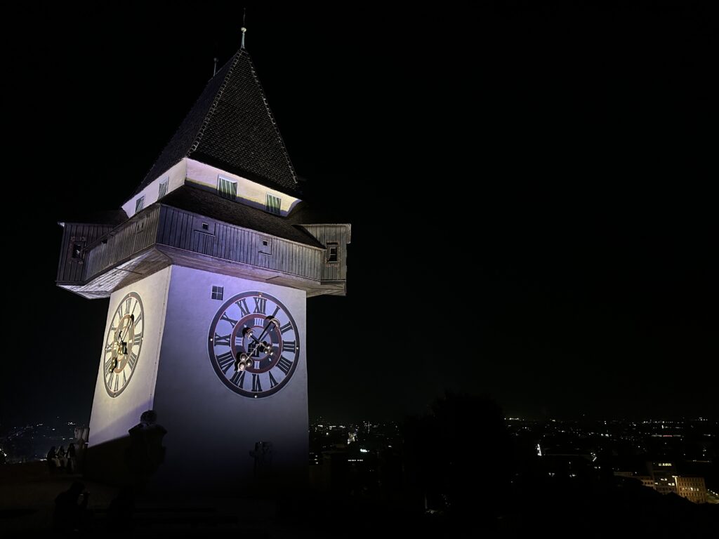 Uhrturm Graz Beleuchtung in der Nacht